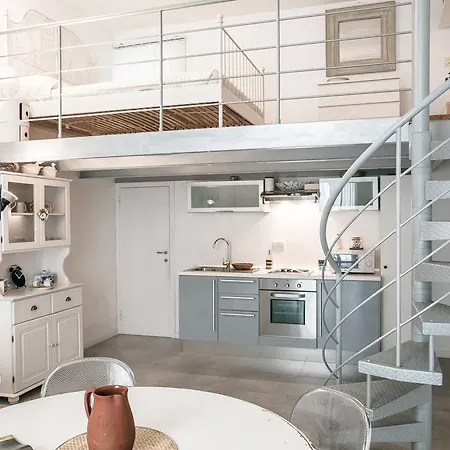 Domenichino Halldis Apartment *