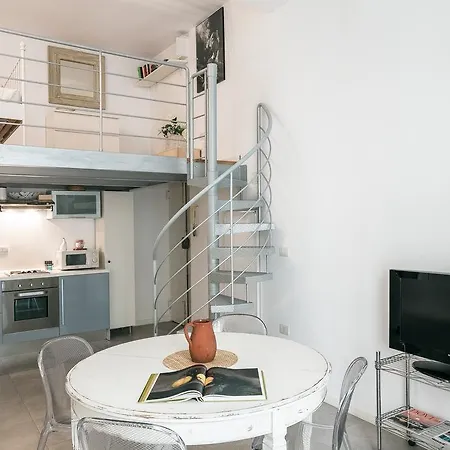 Domenichino Halldis Apartment
