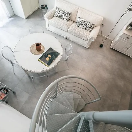 Domenichino Halldis Apartment *