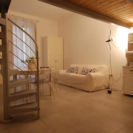 Domenichino Halldis Apartment *