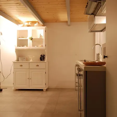 Domenichino Halldis Apartment